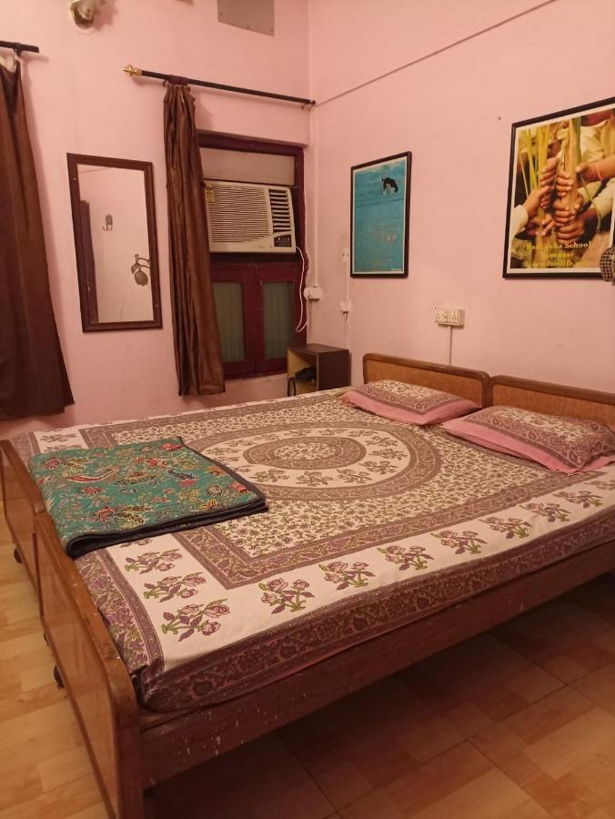 Brown Bread Bakery Guest House Varanasi Exterior photo