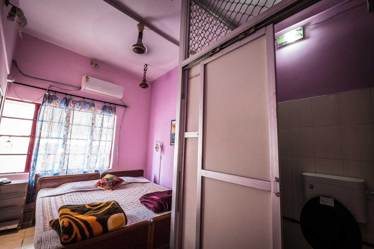 Brown Bread Bakery Guest House Varanasi Exterior photo