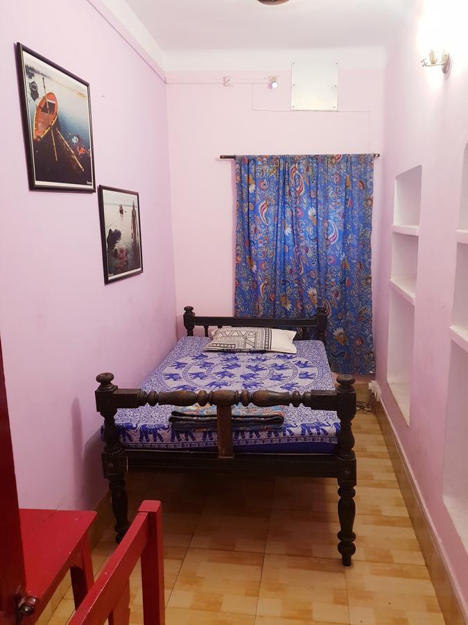Brown Bread Bakery Guest House Varanasi Exterior photo